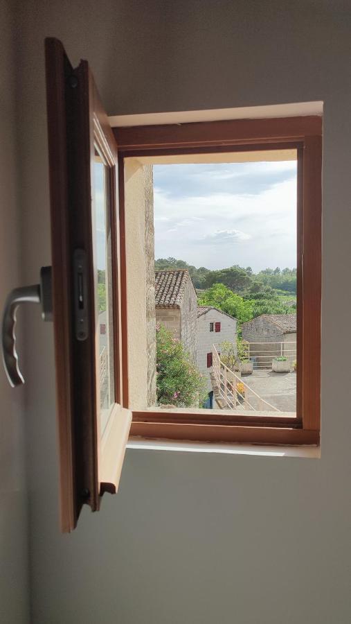 Proche Uzes Le Cocon Du Peintre Anglais Sagriès Buitenkant foto